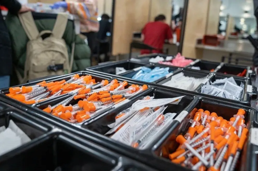 Elementos para el consumo controlado de drogas en la sede de la organización OnPoint NYC, en Nueva York (EEUU). EFE