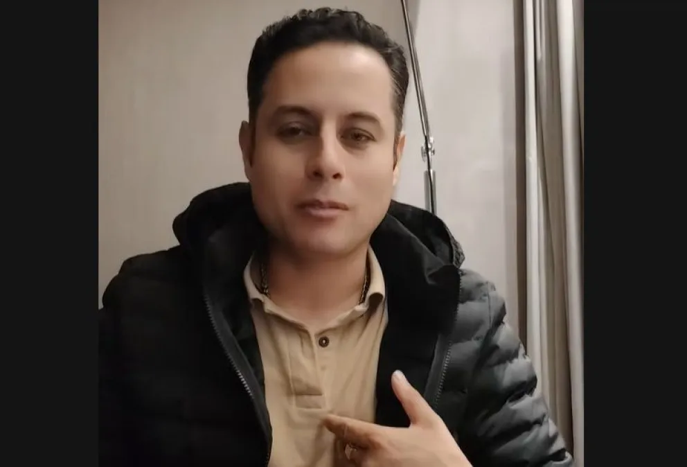 Edmand Lara en su transmisión en la red social Tik Tok
