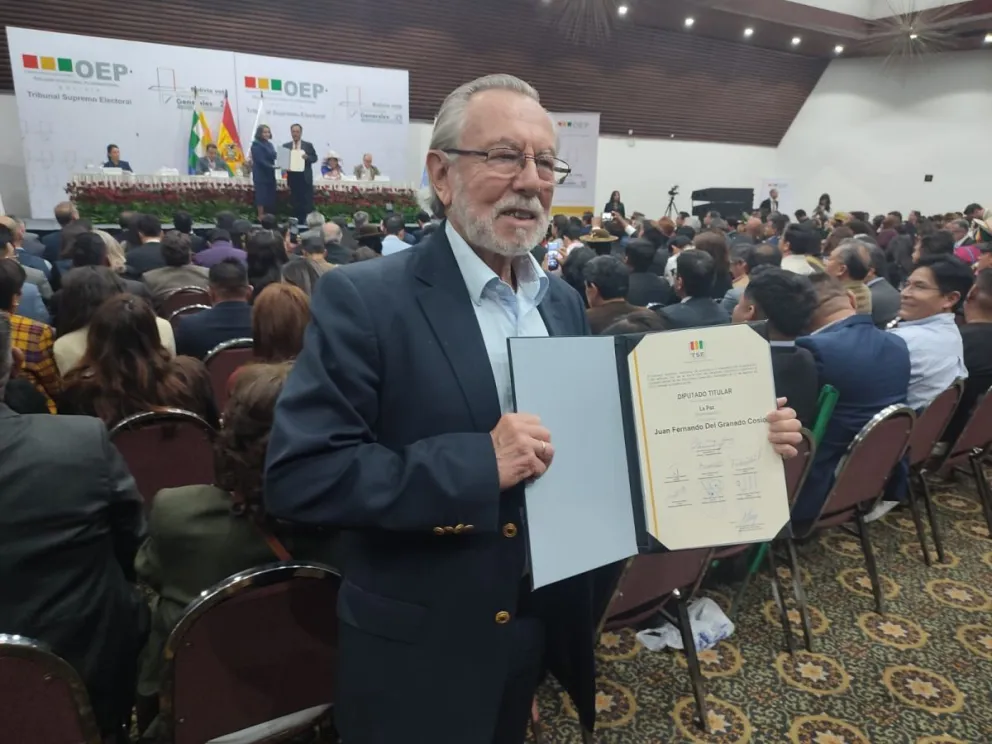 El diputado electo por La Paz, Juan del Granado, en un breve contacto con los medios de comunicación. Foto: APG 