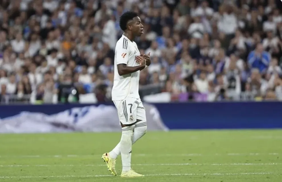 Vinicius Jr. reacciona durante el partido de LaLiga contra el Barcelona. Foto: EFE.