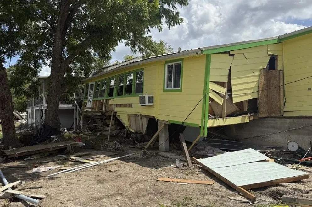 Escombros de una casa en la zona afectada por las recientes inundaciones el pasado mes de julio en Kerrville (EE.UU.), en una fotografía de archivo. EFE