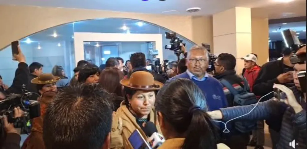 Legisladores del PDC salen del encuentro con el vicepresidente electo, Edmand Lara. Foto: Jorge Soruco