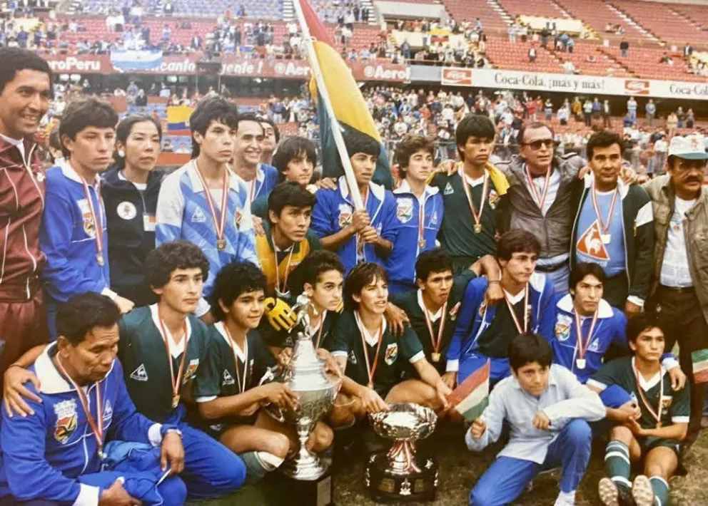 El equipo que consiguió el campeonato en el Sudamericano de Lima en 1986 y que al año siguiente jugó el Mundial de Canadá. Foto: ME