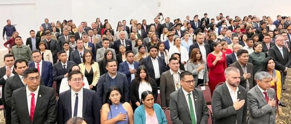 Los diputados electos durante la entrega de credenciales por parte del Tribunal Supremo Electoral (TSE). Foto: Fuente Directa