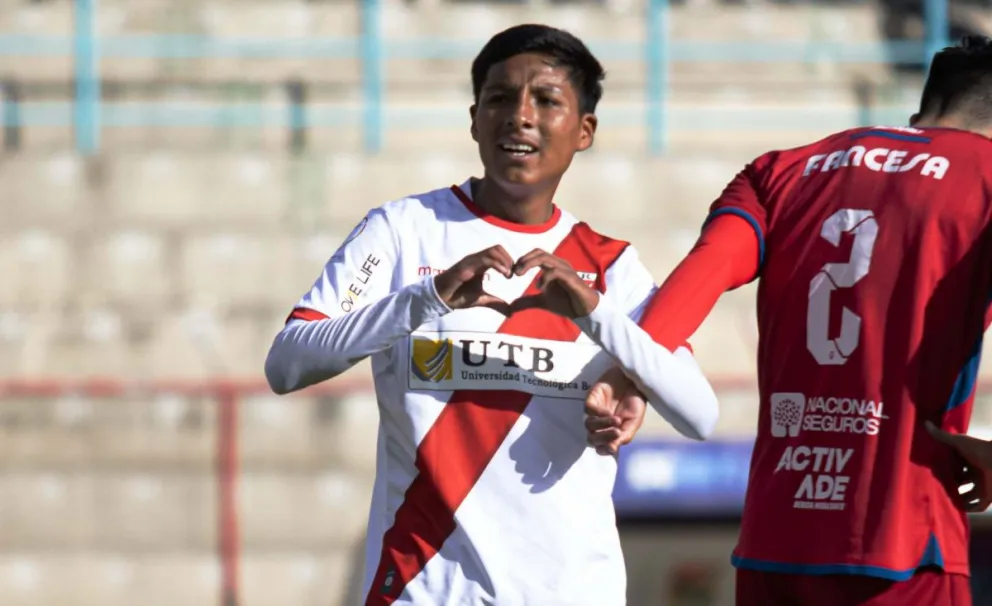 Choquevillca celebra su primer gol con la casaca del millonario. Foto: CAR