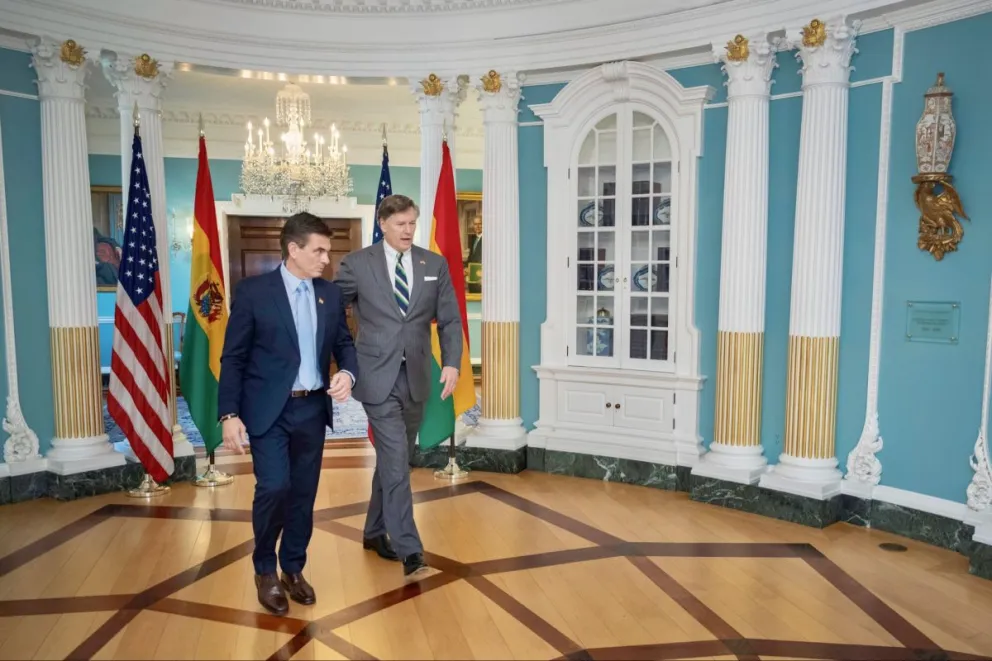 Paz y Christopher Landau, en una visita que hizo el mandatario a EEUU. Foto: X de Landau