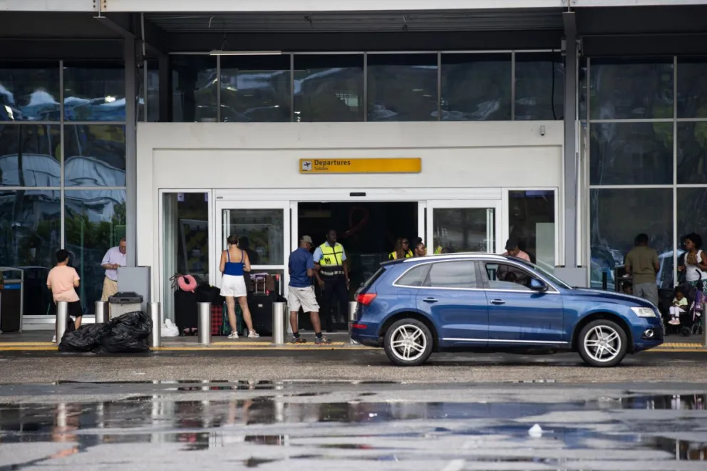 Fotografía que muestra el Aeropuerto Internacional Sangstereste afectado por el paso del huracán Melissa, este sábado en Montego Bay (Jamaica). Foto: EFE