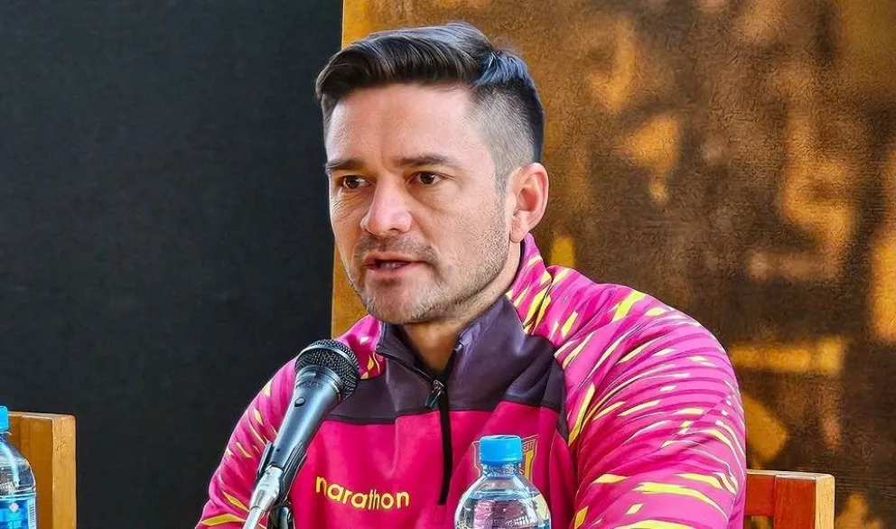 Joaquín Monasterio, el DT del Tigre, en una conferencia anterior. Foto: club The Strongest