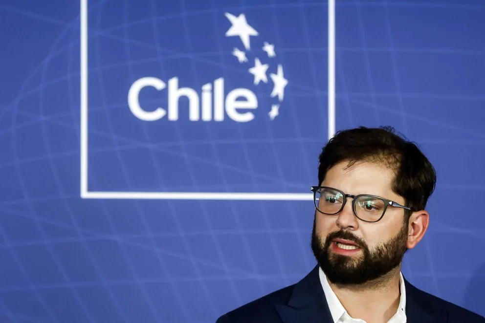 Fotografía de archivo, tomada el pasado 15 de octubre, del presidente de Chile, Gabriel Boric, durante una conferencia de prensa, en Roma (Italia). Foto: EFE