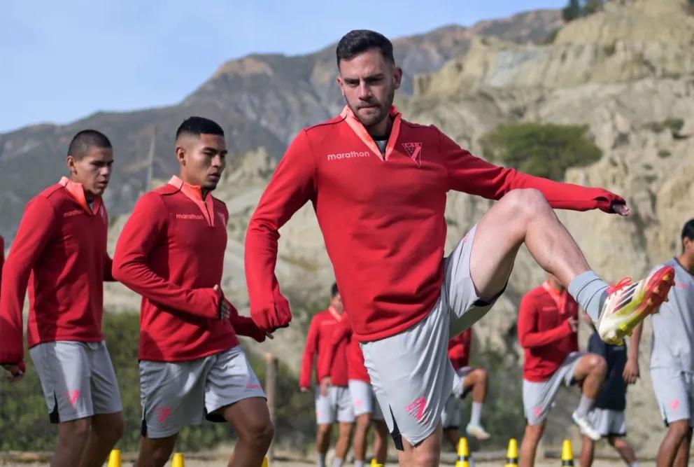 Fernando Saucedo encabeza el trabajo de Always en un entrenamiento. Foto: Club The Strongest