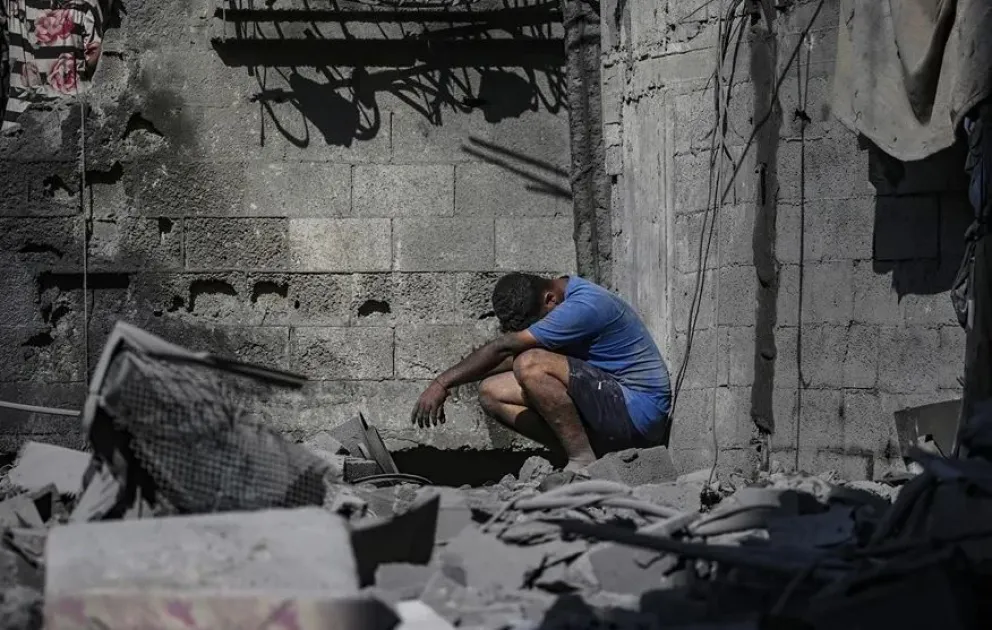 Un ataque aéreo israelí contra campo de refugiados de Al Shatea, en la ciudad de Gaza. Foto: EFE