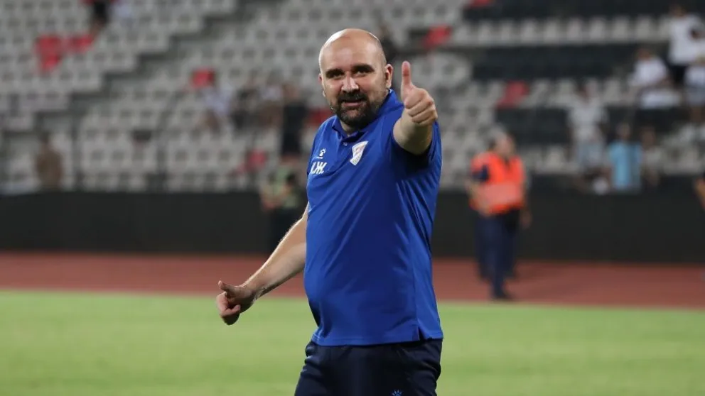 Mladen Zizovic durante uno de sus últimos compromisos que dirigió a su club. Foto: MS