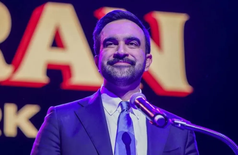 El alcalde electo de la ciudad de Nueva York, Zohran Mamdani, habla en el barrio de Brooklyn. Foto: EFE