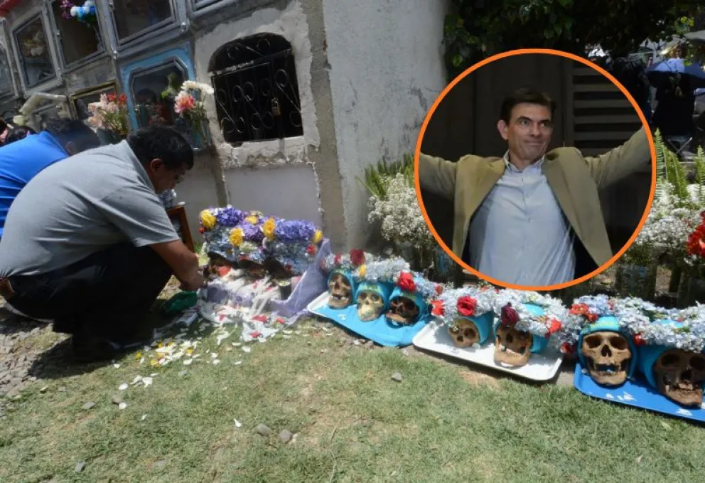 Creyentes celebran a las Ñatitas en el Cementerio General de La Paz. Foto: GAMLP. 