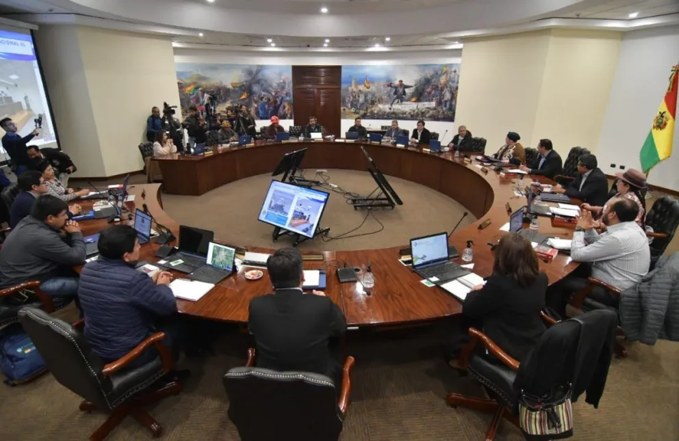 El gabinete y el presidente Luis Arce promulgaron la Ley de diferimiento en su última reunión antes de dejar el poder. Foto: APG