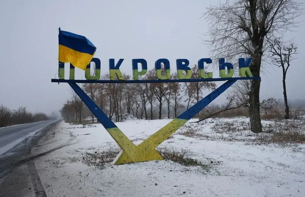 Un letrero en la entrada de la ciudad de Pokrovsk, en el este de Ucrania. Foto: EFE