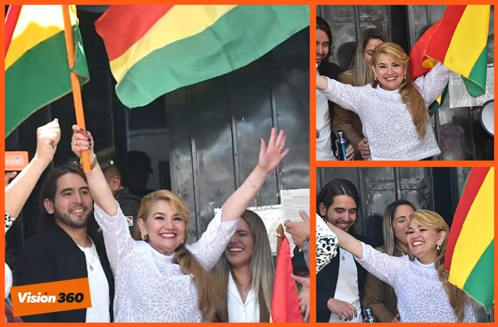 La expresidenta Jeanine Añez deja el penal de Miraflores, este jueves. Foto: APG