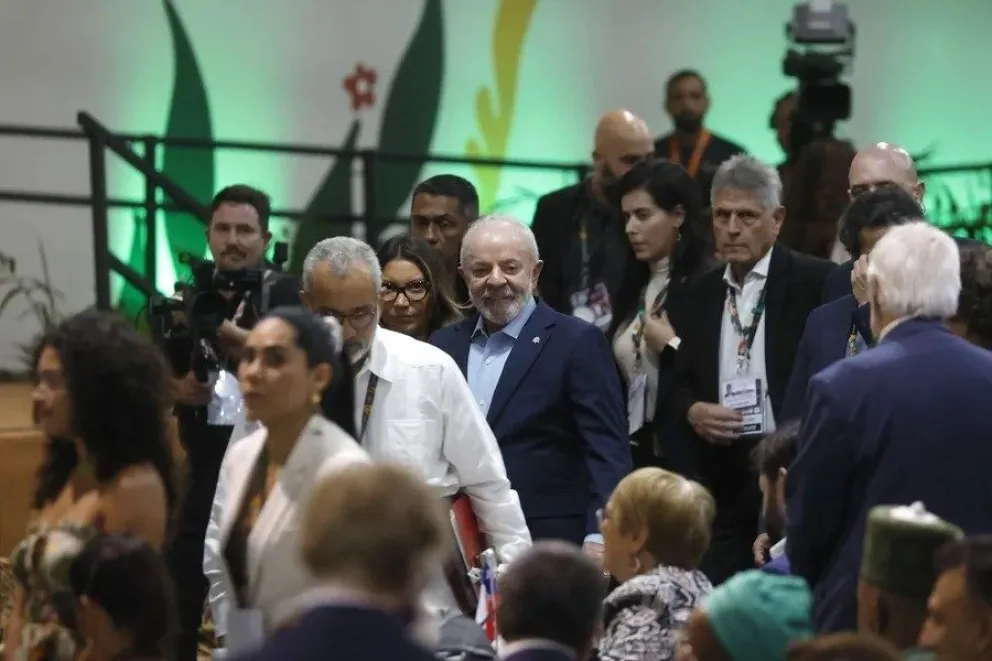 El presidente de Brasil, Luiz Inácio Lula da Silva, llega al Hangar Centro de Convenciones, en Belém (Brasil). EFE