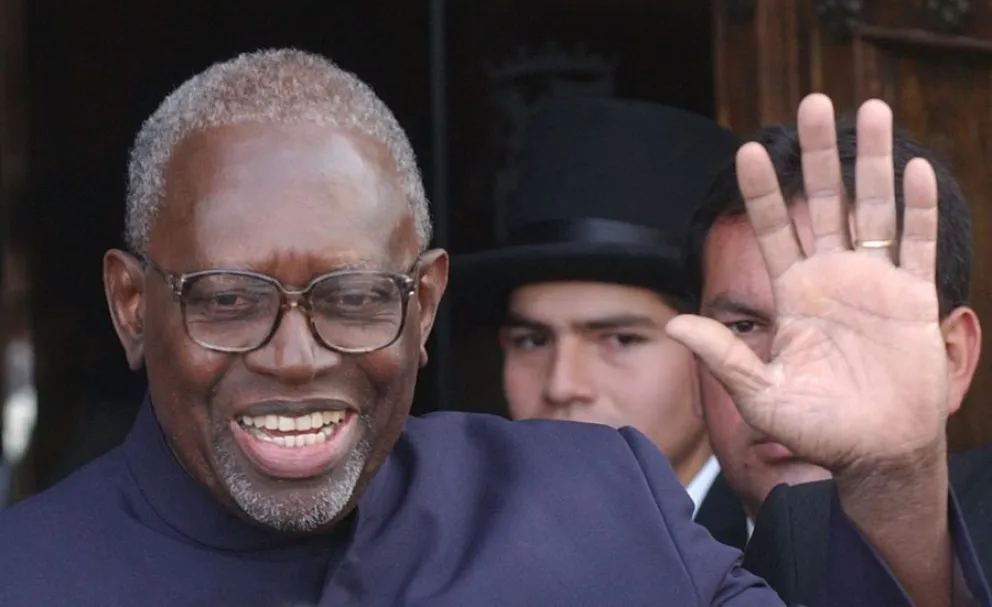 Fotografía de archivo del 7 de diciembre de 2004 que muestra al expresidente de Surinam Ronald Venetiaan durante una visita a Cuzco (Perú). EFE