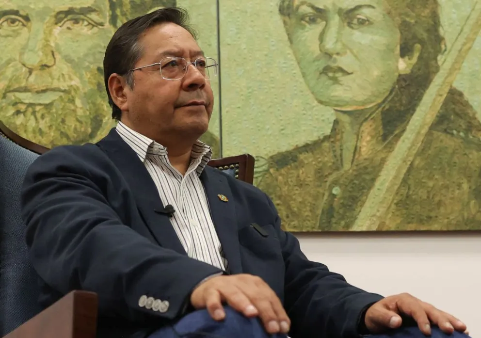 El presidente Luis Arce, en una entrevista. Foto: EFE 