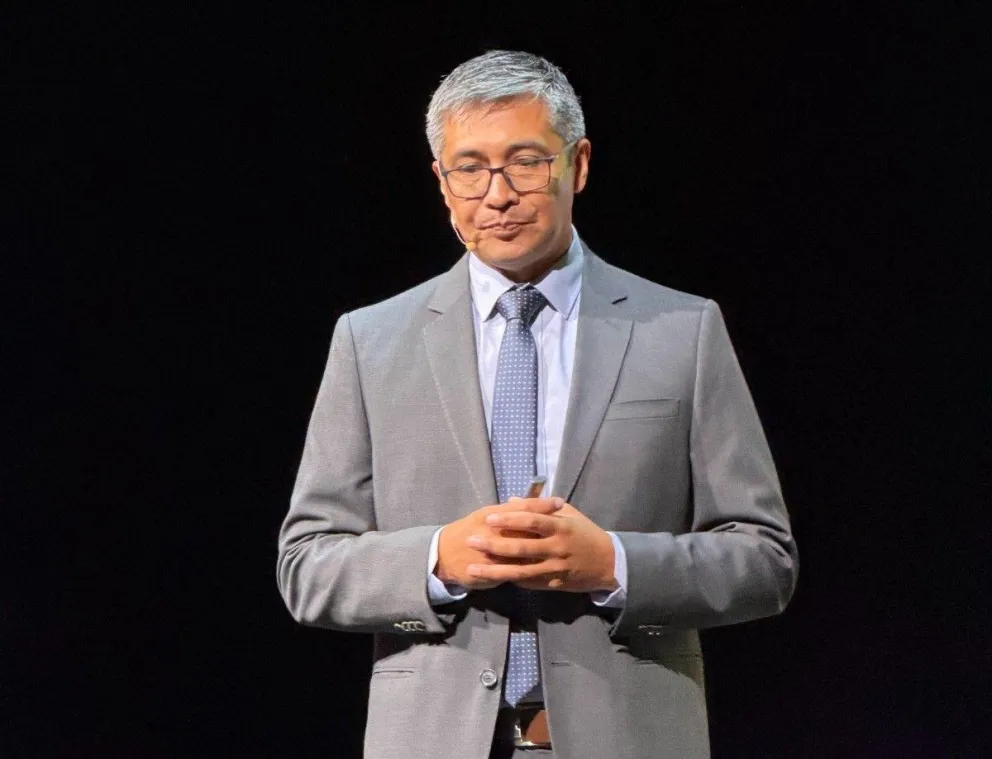 Gabriel Espinoza, jefe del equipo económico del nuevo Gobierno, en su participación en  el encuentro Visión Bolivia 2025. Foto: RRSS de Samuel Doria Medina 