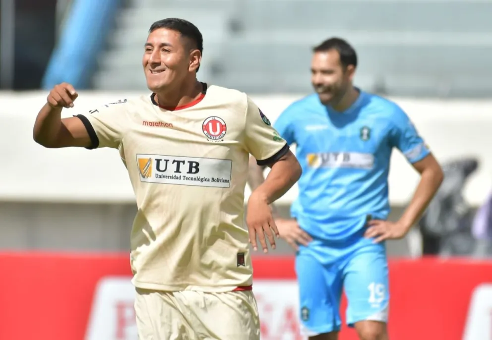 Joel Calicho festeja el primer gol de FC Universitario a San Antonio. Foto: Agencia Marka Registrada