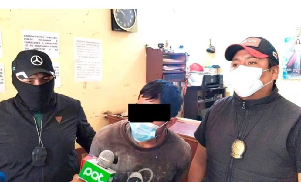Aprehensión del hombre que agredió brutalmente a un niño en Sucre. Foto: El Potosí 