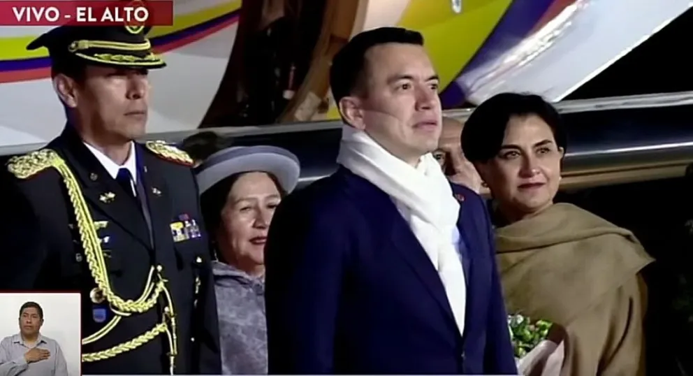 Arribo del presidente de Ecuador, Daniel Noboa, al Aeropuerto Internacional de El Alto. Foto: Captura de video / Bolivisión 