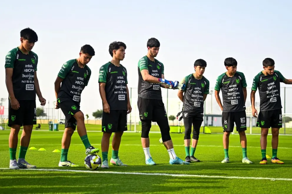 Los jugadores de la Selección durante su entrenamiento en Catar. Foto: FBF.