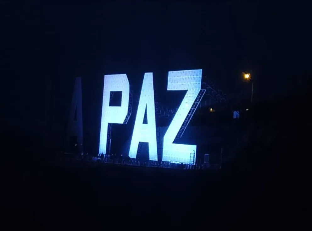 Cada letra mide 15 metros de altura por 12 de ancho, apoyada en una base de dos metros. Foto: GAMLP