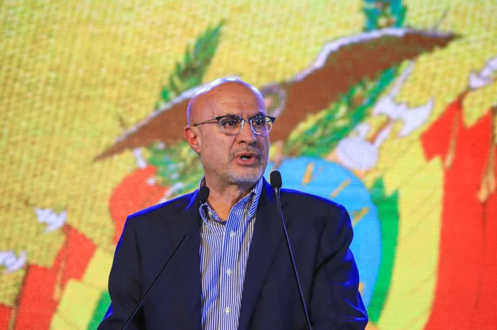 Fotografía de archivo de José Luis Lupo, miembro del equipo económico del nuevo mandatario de Bolivia, Rodrigo Paz, habla durante un evento, en La Paz (Bolivia). Foto: EFE