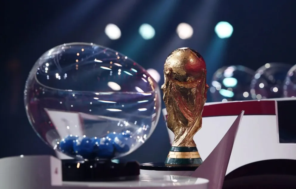 FIFA ha dispuesto sólo un bolillero para el sorteo de la repesca.. Foto: PL