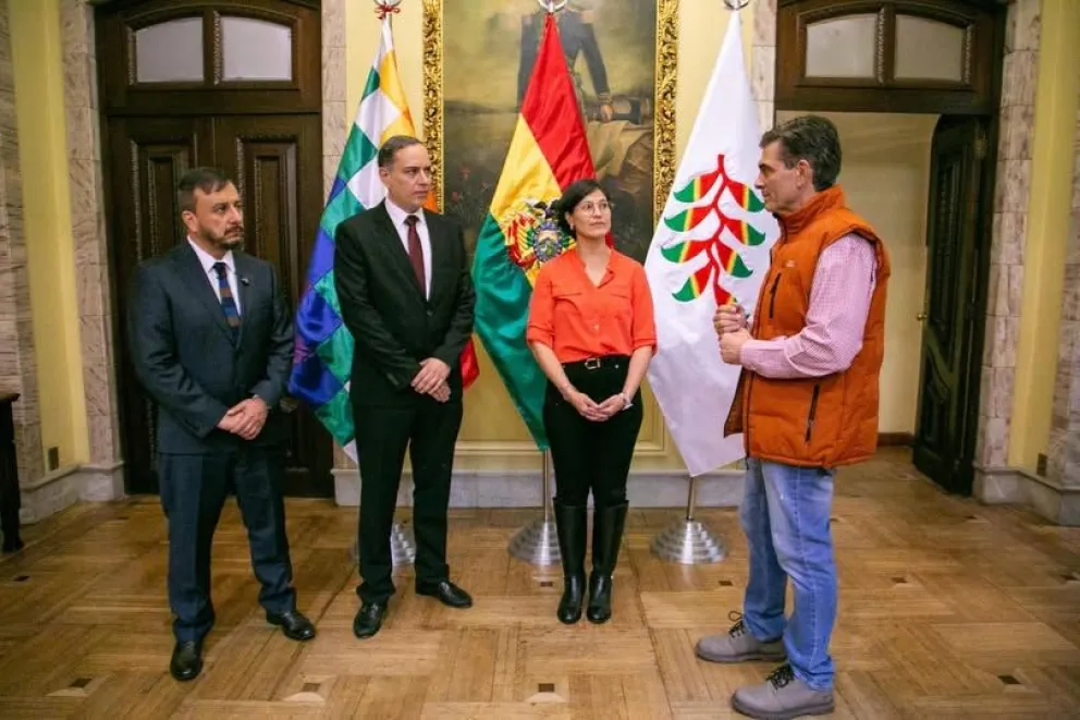 El momento de la posesión de Yussef Akly Flores y Margot Ayala en Palacio de Gobierno Foto: DTV