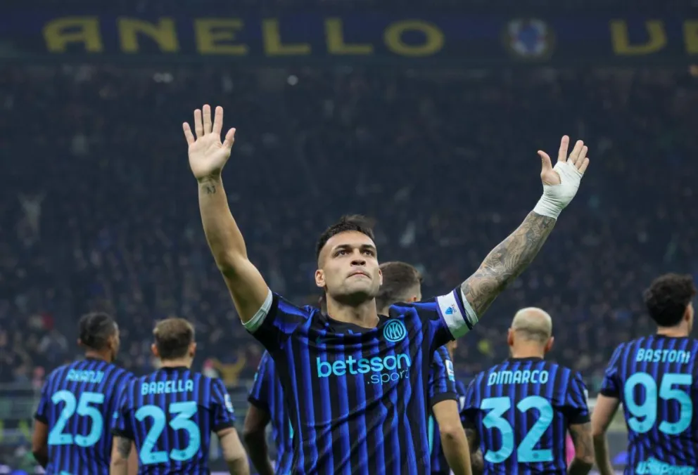 Lautaro celebra su gol ante la afición. Foto: EFE.