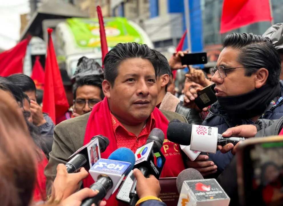 El gobernador de La Paz, Santos Quispe, durante la celebración tras recibir su personería jurídica. Foto: Radio Líder