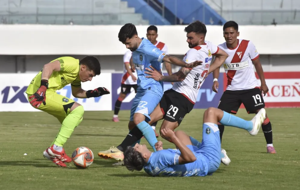 Incidencia del partido que jugaron la semana pasada San Antonio y Always Ready por el todos contra todos. Foto: APG