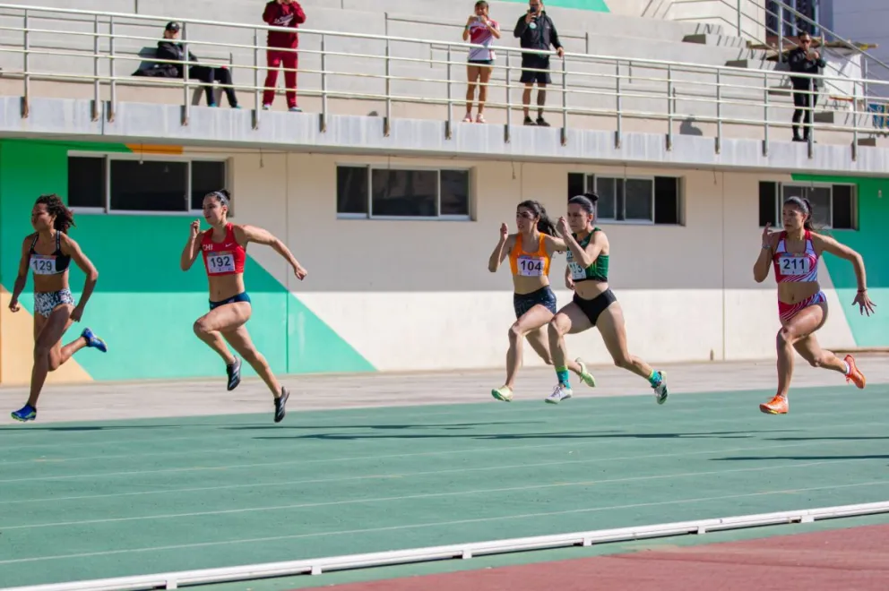 Torrez (izq.) durante su prueba en el Grand Prix Mario Paz de este año en Cochabamba. Foto: FAB.