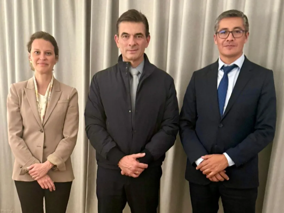  Susana Cordeiro, Rodrigo Paz y el ministro de Economía, Gabriel Espinoza. Foto: @Rodrigo_PazP
