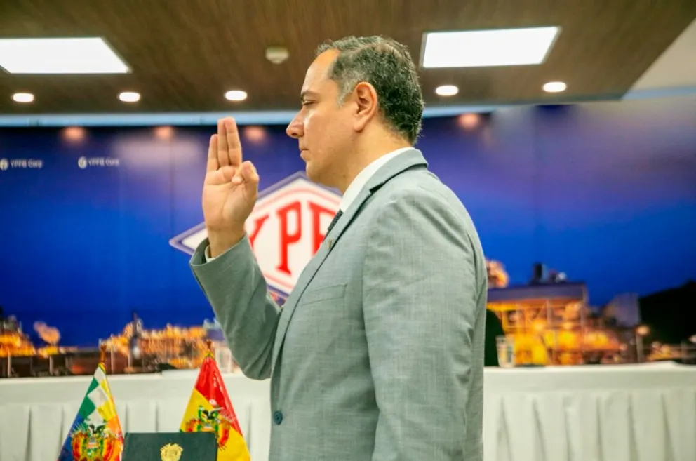 El nuevo presidente de YPFB, Yussef Akly, jura el lunes. Foto: MHE