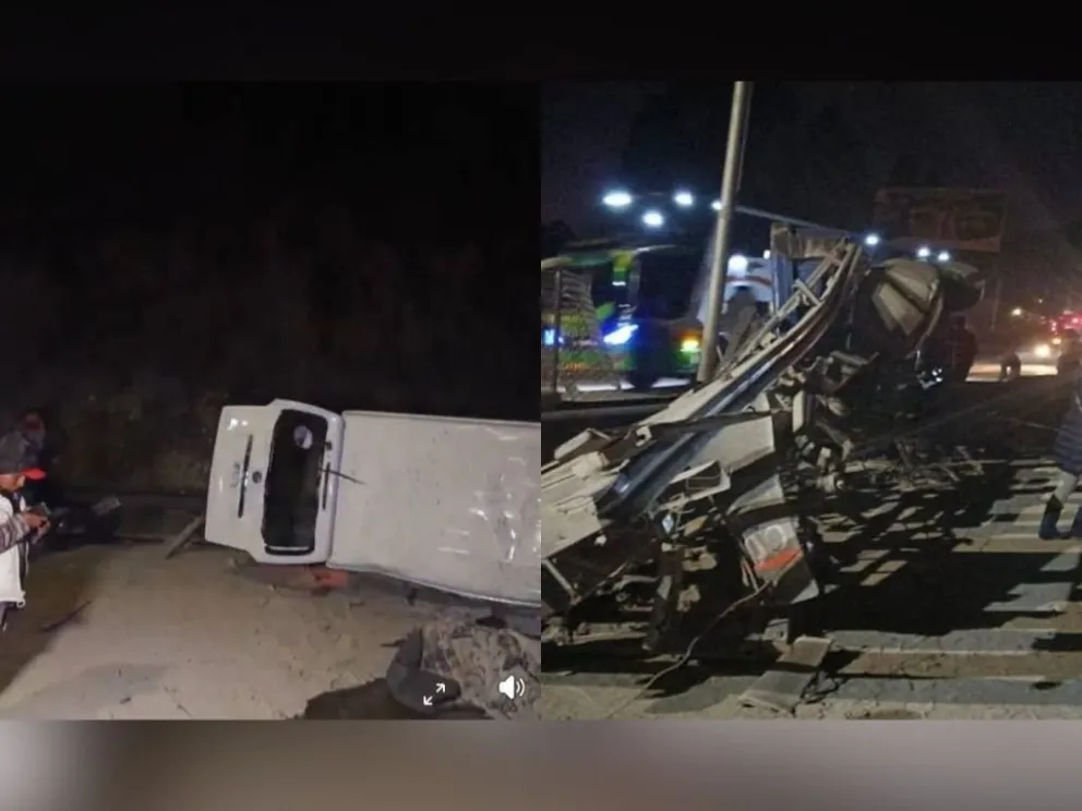 El minibús y el separador de carriles, destruido por el camión. Fotos: RRSS