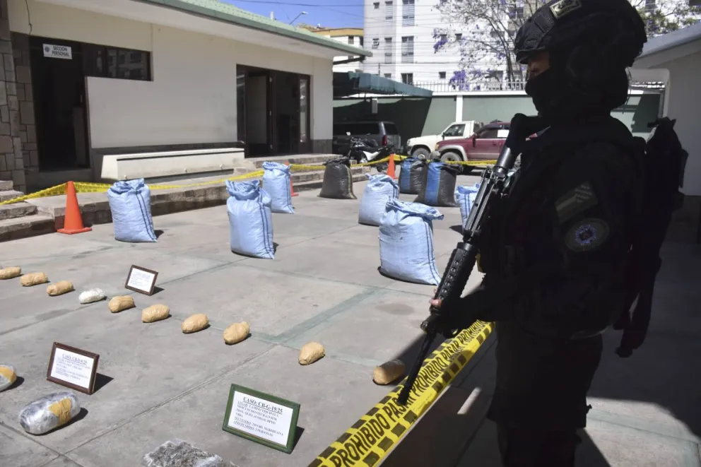 Estupefacientes decomiantes a integrantes del Comando Vermelho, a finales de septiembre. FOTO: APG