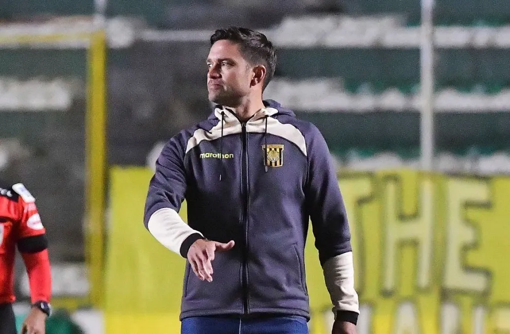 Monasterio da instrucciones en el cotejo con Aurora. Foto: APG.