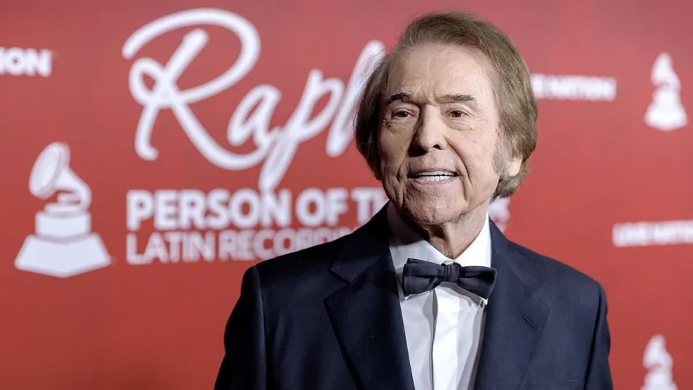 El cantante español Raphael, homenajeado en la 26.ª edición de los Latin Grammy, asistió a la ceremonia de entrega de los premios Persona del Año. / Foto: EFE