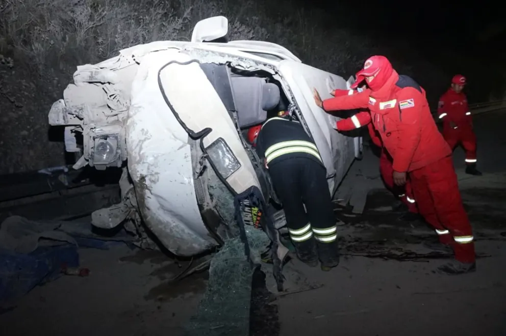Imágenes tras el accidente en la autopista La Paz - El Alto. Foto: APG