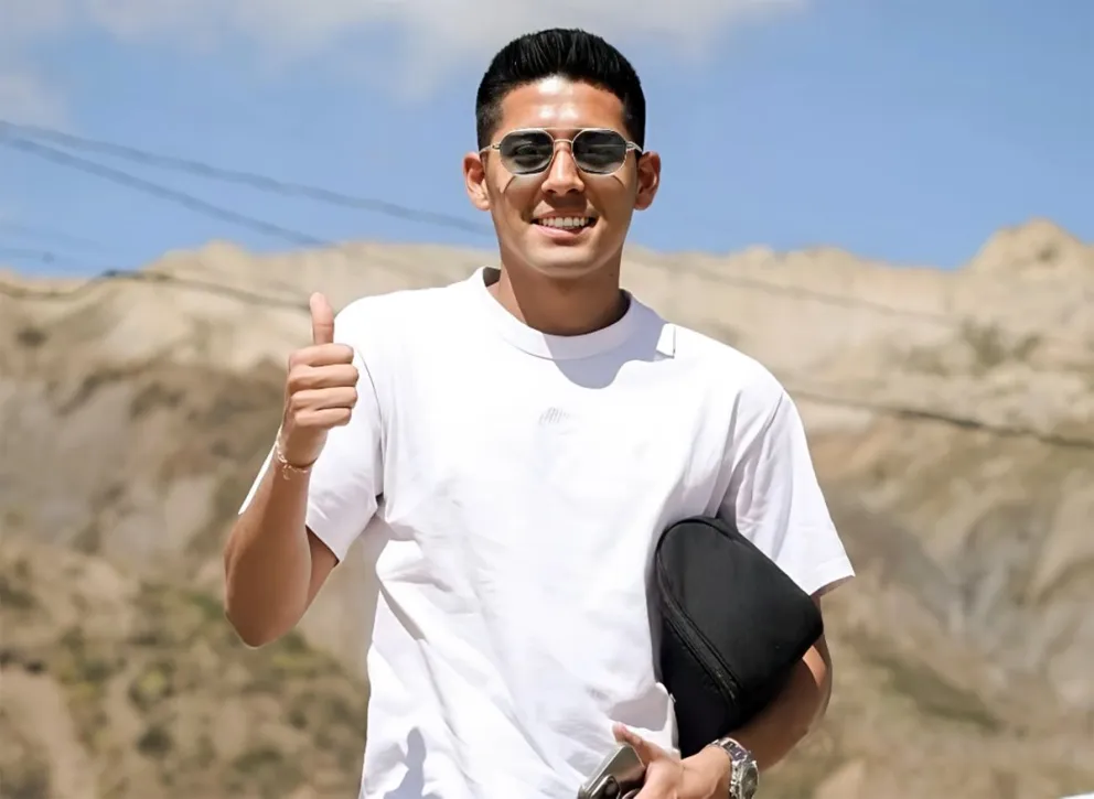 Ramiro Vaca, con el pulgar derecho en alto, en el CAR de Ananta. Foto: Club Bolívar.