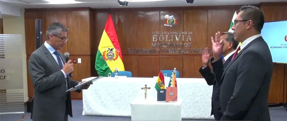 El acto de juramento de los viceministro del Ministerio de Economía. Foto: Captura