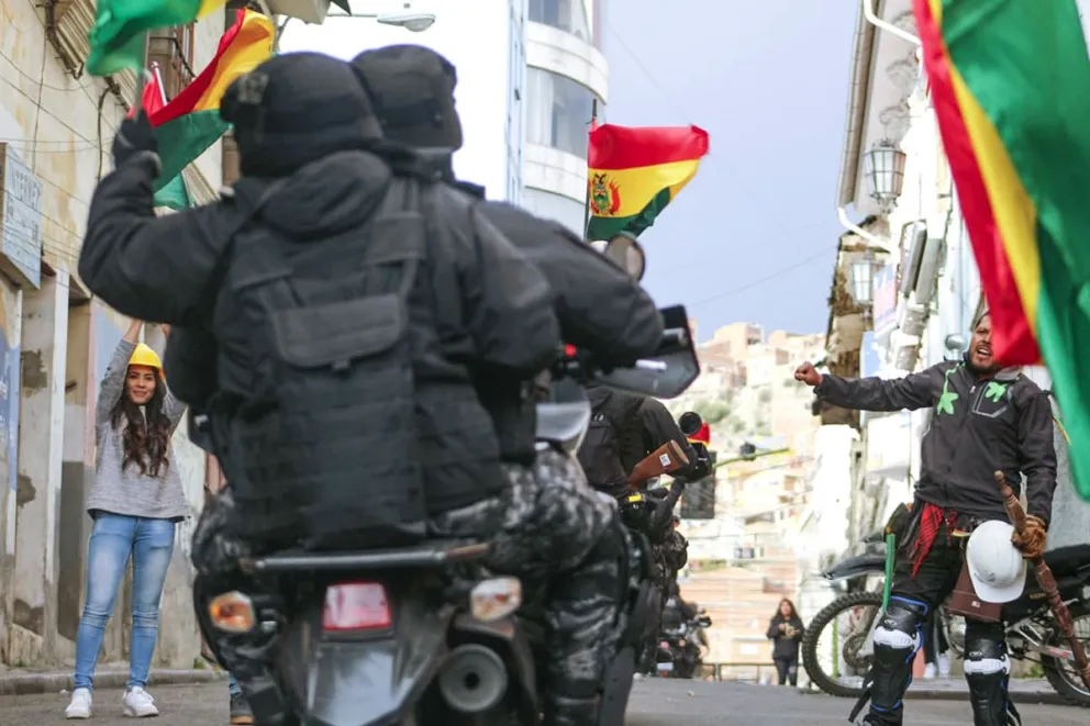 Policías se replegaron durante los conflictos en noviembre de 2019. Foto: ABI 