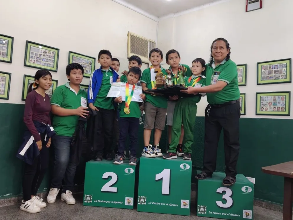 Los pensadores del RaDharma Chess Club 1. Foto: Federación Boliviana de Ajedrez.