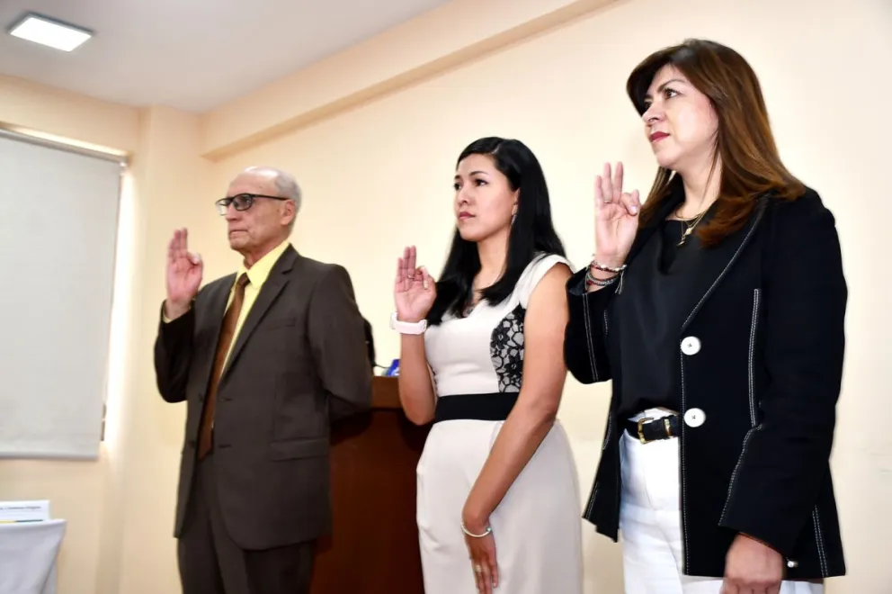 Los nuevos viceministros durante la ceremonia de juramento. FOTO: Ministerio de Educación