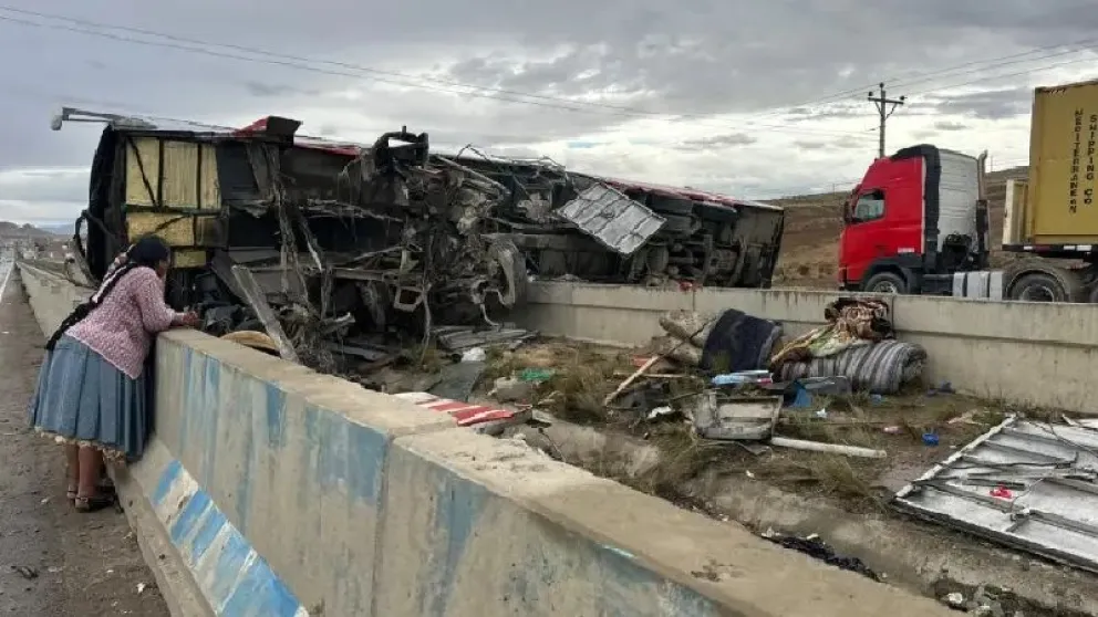 La flota que sufrió un vuelco a la altura de Calamarca. Foto: Unitel